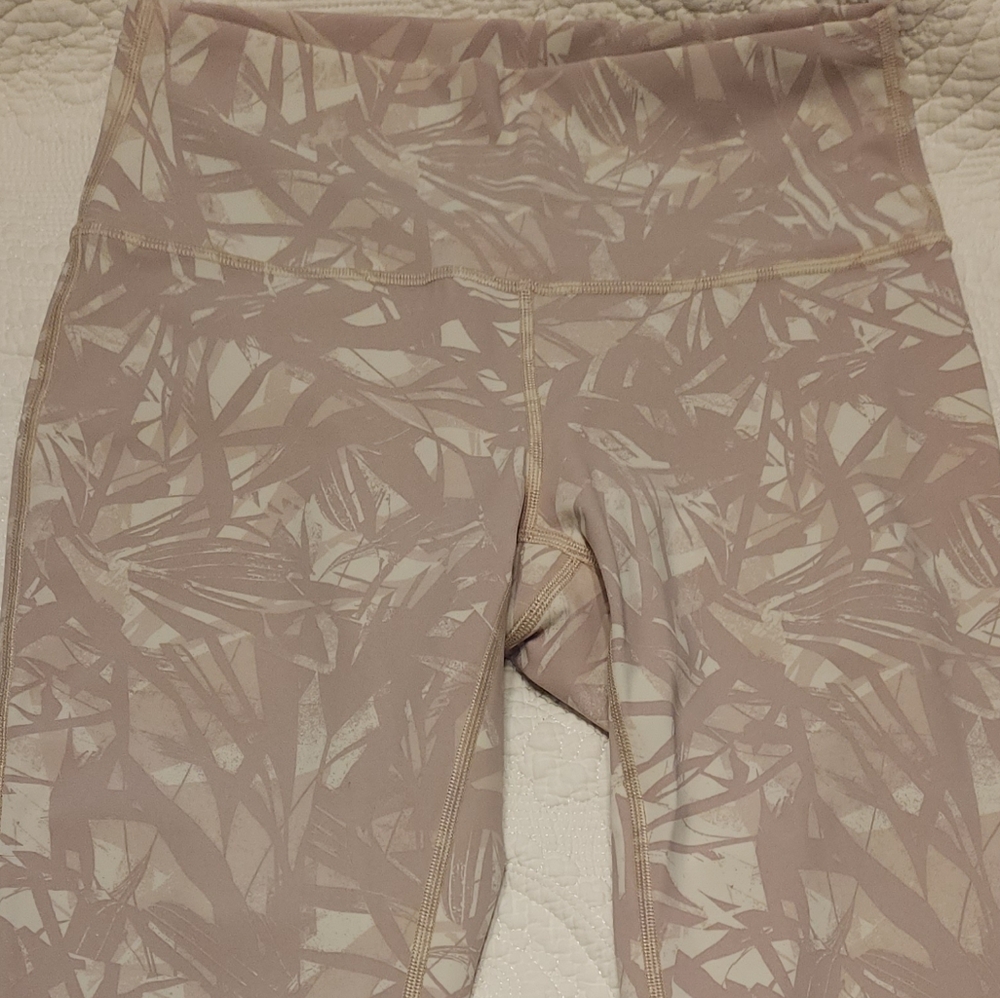 Lululemon High Rise Wunder Under Capris 8 - Picture 2 of 11